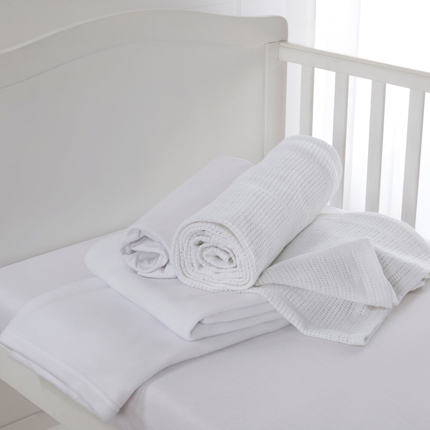 Monochrome cot outlet bedding