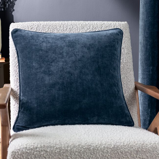 YARD HEAVY CHENILLE NAVY  50x50 Cushion